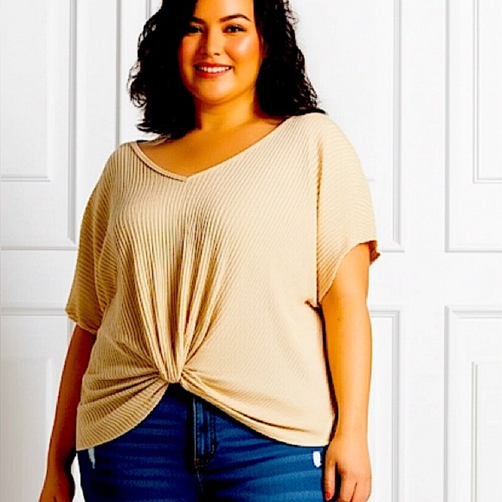 Gilli Cream Ribbed Knit Twist Front Hem Short Sleeve Top Size 1X